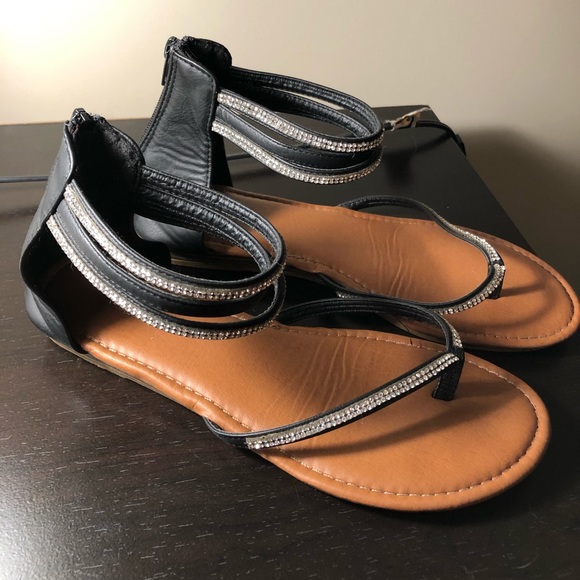 ARDENE ankle-strap scandals - Picture 3 of 4